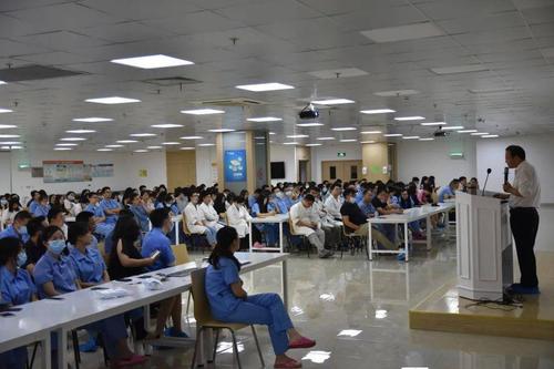 咨询经验的讲师纪贺元,为全体员工带来《人工智能ai技术在化妆品行业